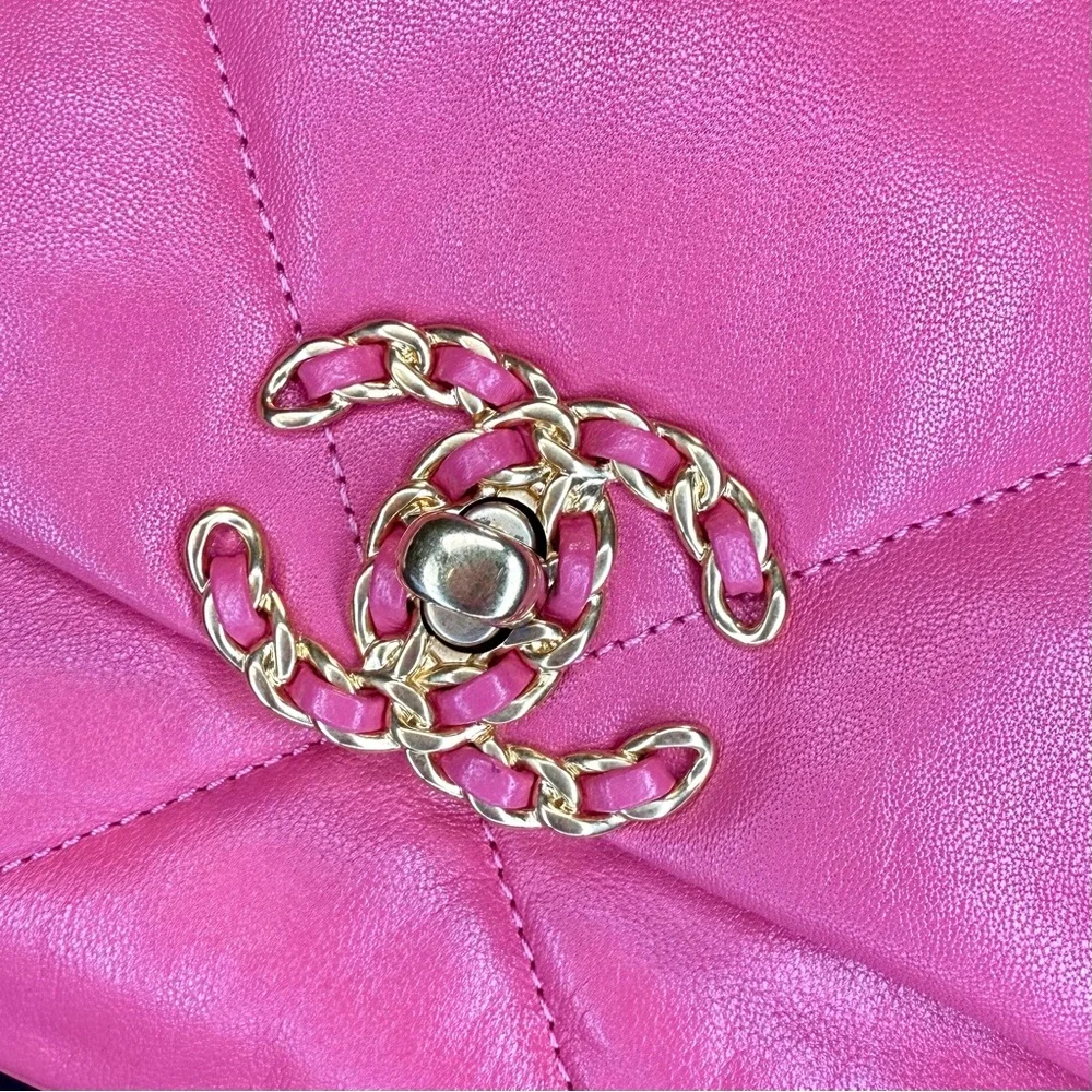 EUC CHANEL 19 Quilted Lambskin Leather Flap Bag in Shiny Pink